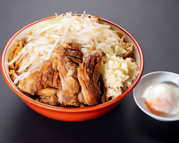 まぜそば(温泉卵付) まぜそば(温泉卵付)|品川でラーメンのデリバリならつきじRAMEN TO THE WORLD