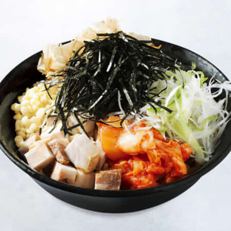 特製 肉キムチぶっかけそば|品川でラーメンのデリバリならつきじRAMEN TO THE WORLD