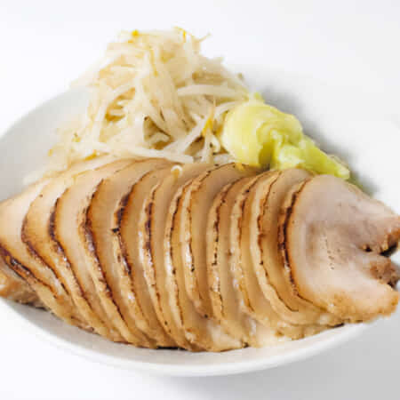 スペシャルまぜそば 豚1本|品川でラーメンのデリバリならつきじRAMEN TO THE WORLD