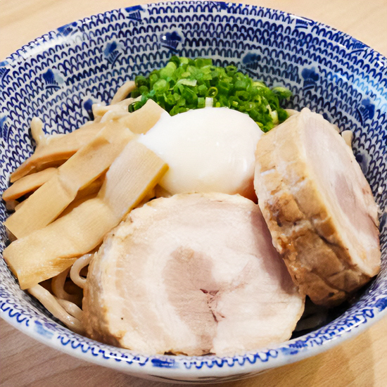 油そば 温玉ブタマシ 油そば 温玉ブタマシ|品川でラーメンのデリバリならつきじRAMEN TO THE WORLD